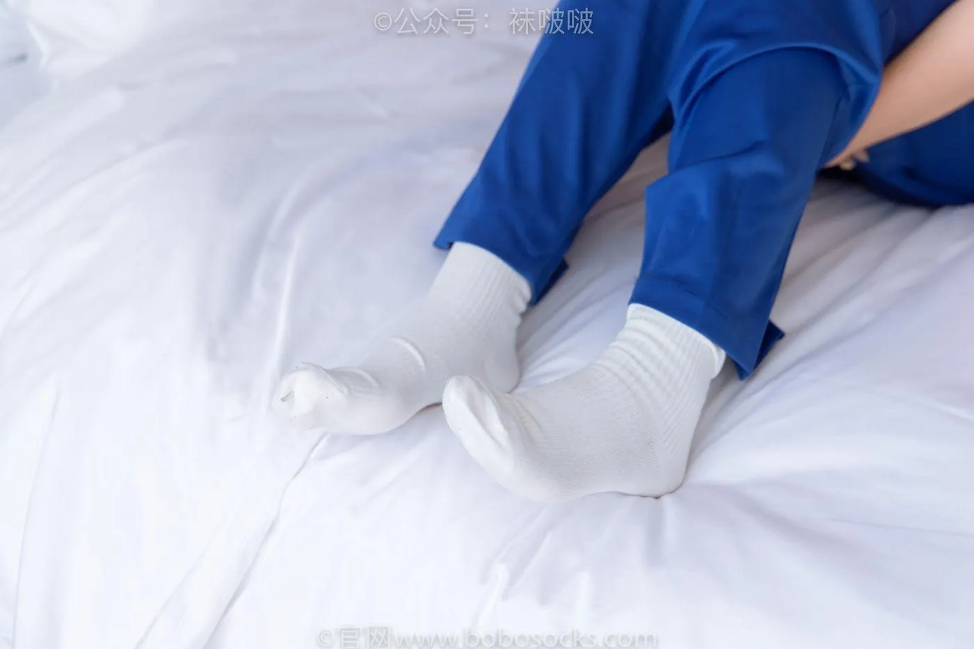 [BoBoSocks袜啵啵]NO.042 砂糖-校服、板鞋、白棉袜、油亮白丝 [139P]插图8